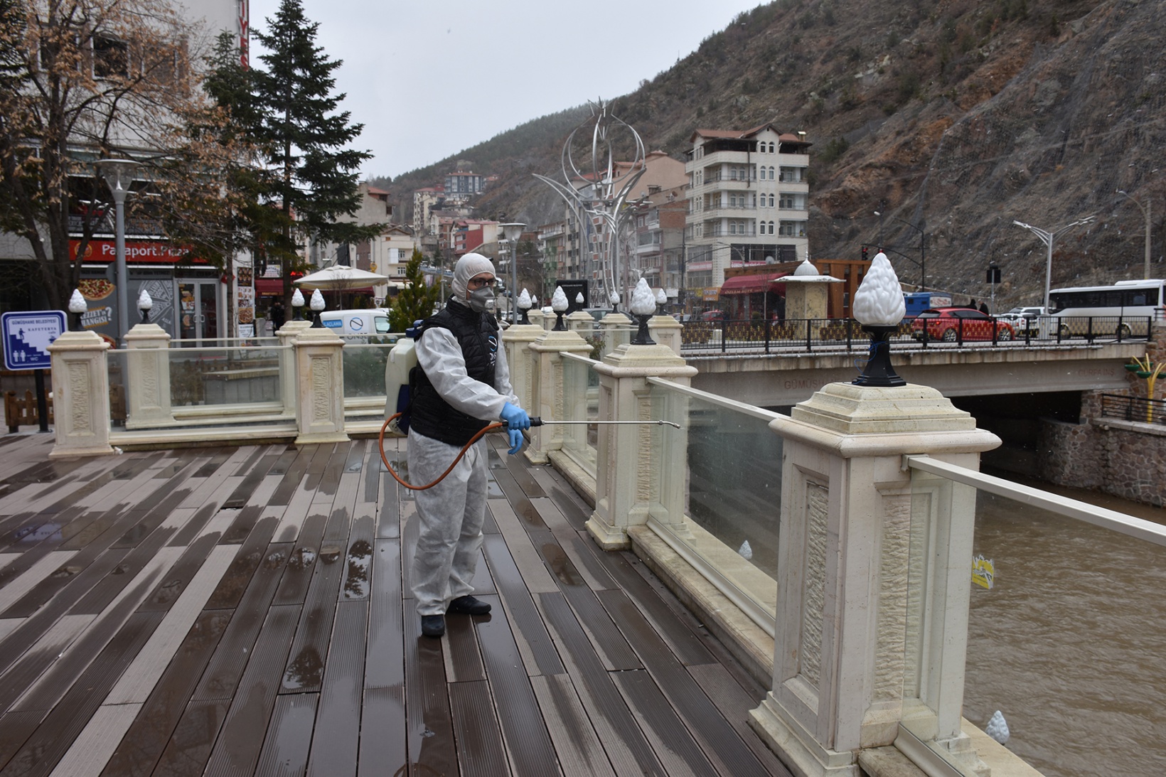 Gümüşhane Belediyesi dezenfeksiyona devam ediyor 8