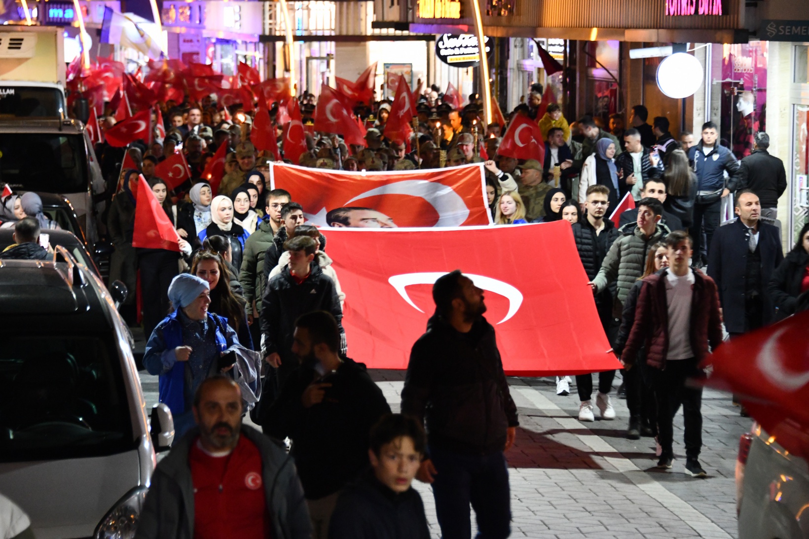 Gümüşhane’de 29 Ekim coşkusu fener alayı ve kabul töreniyle taçlandı 34