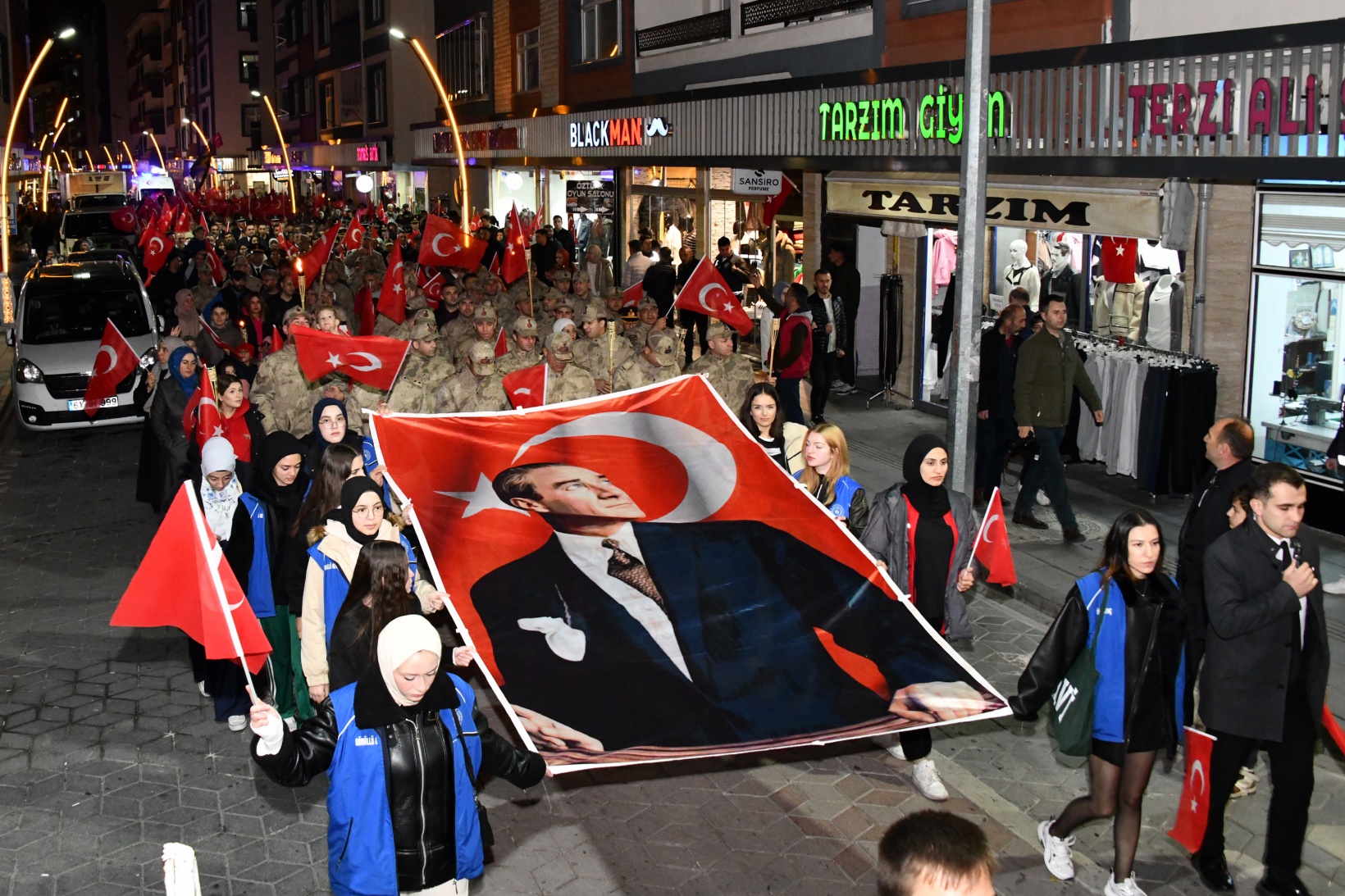 Gümüşhane’de 29 Ekim coşkusu fener alayı ve kabul töreniyle taçlandı 31