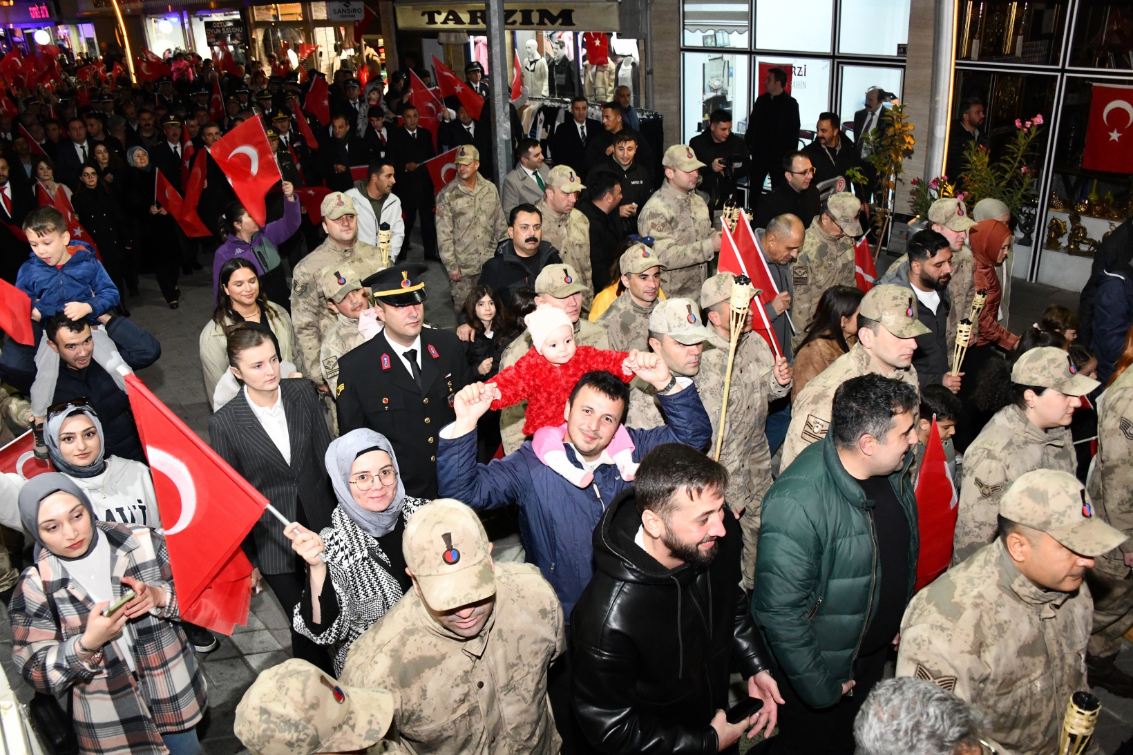 Gümüşhane’de 29 Ekim coşkusu fener alayı ve kabul töreniyle taçlandı 21