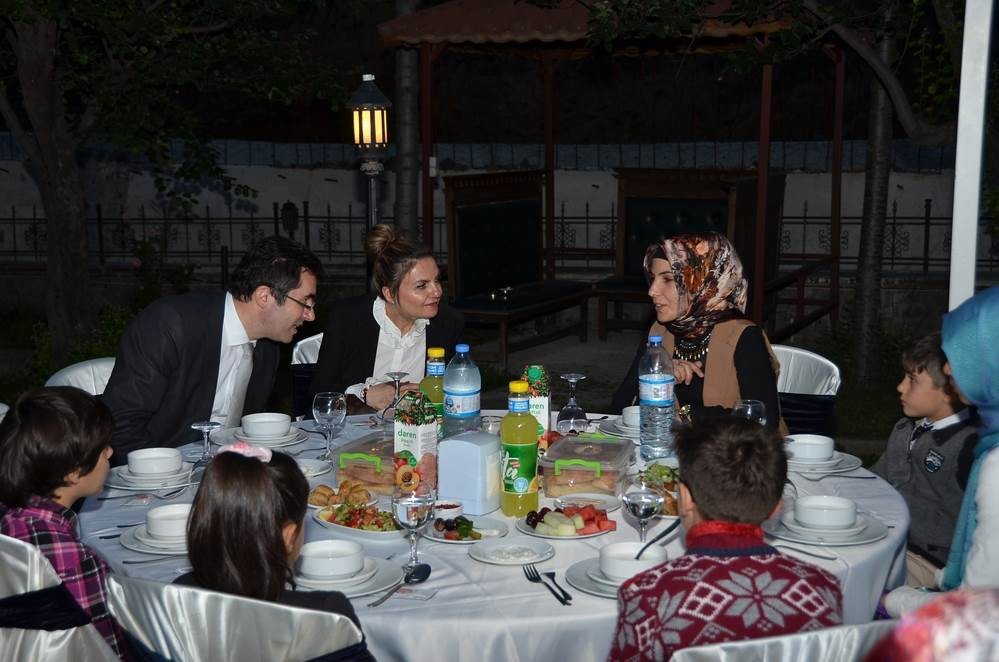 Gençlik Merkezinden iftar programı 1
