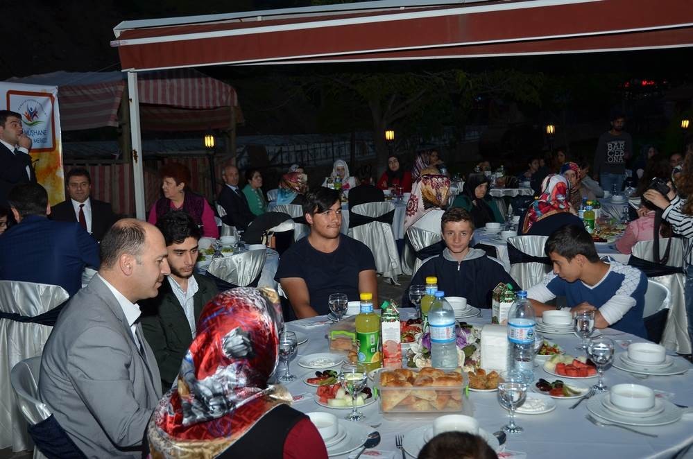 Gençlik Merkezinden iftar programı 4