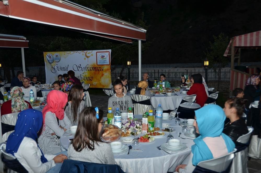 Gençlik Merkezinden iftar programı 6