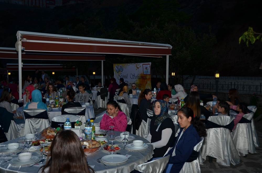 Gençlik Merkezinden iftar programı 7