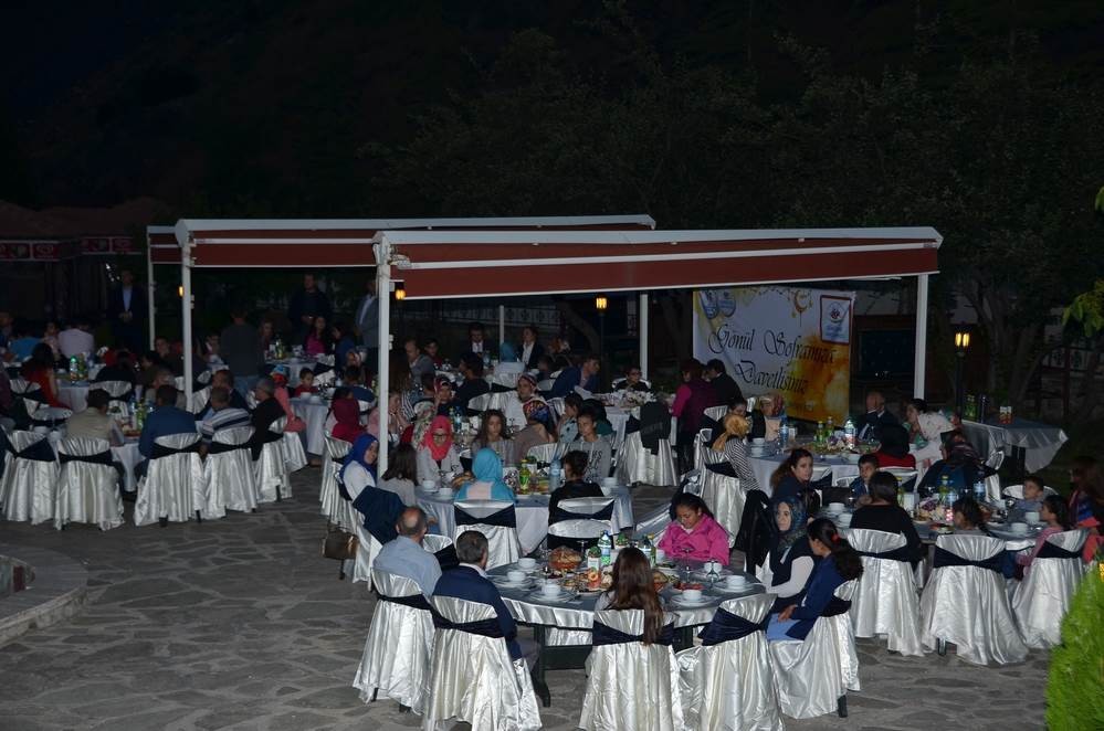 Gençlik Merkezinden iftar programı 8