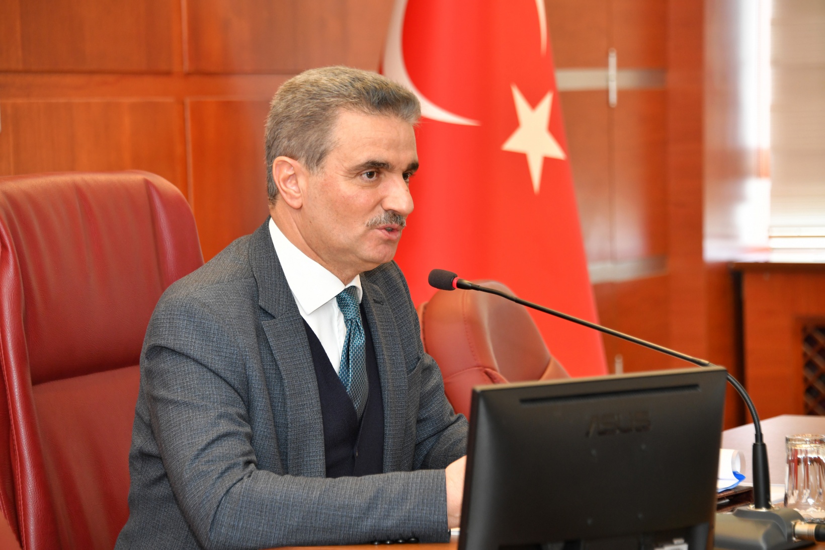 Vali Baruş: Arzumuz sanayinin daha da ileriye gitmesi 15