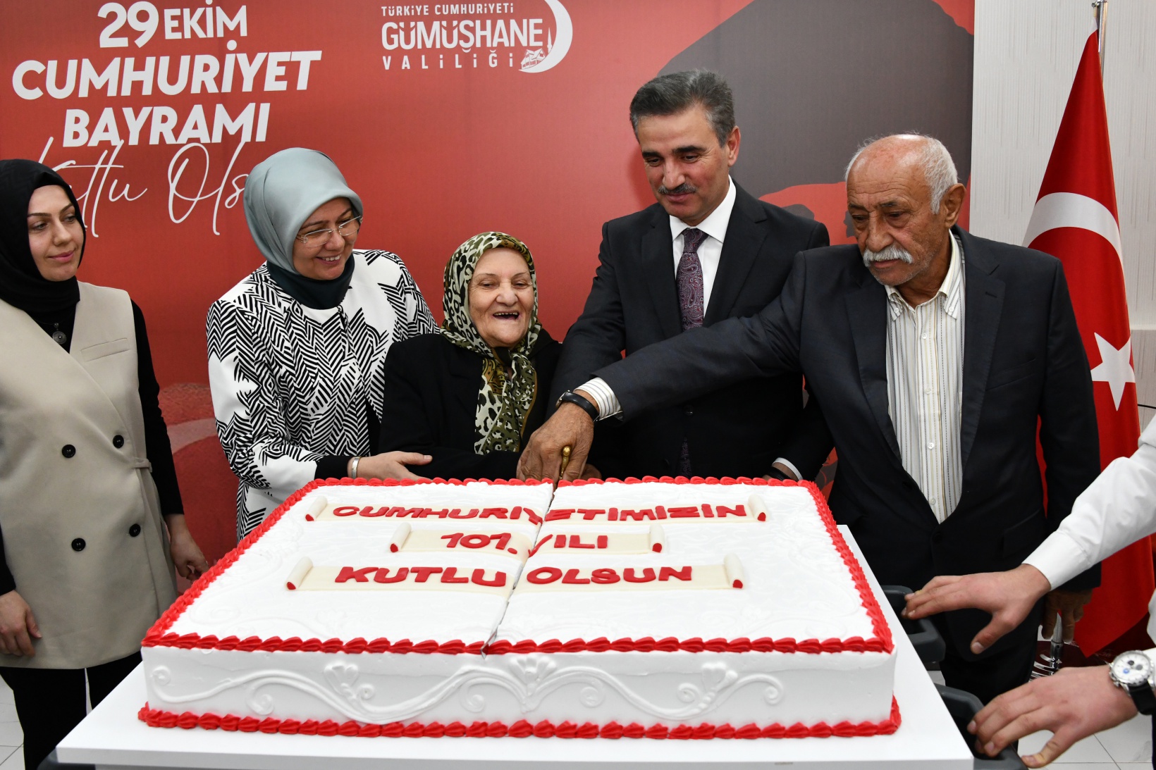 Gümüşhane’de 29 Ekim coşkusu fener alayı ve kabul töreniyle taçlandı 52