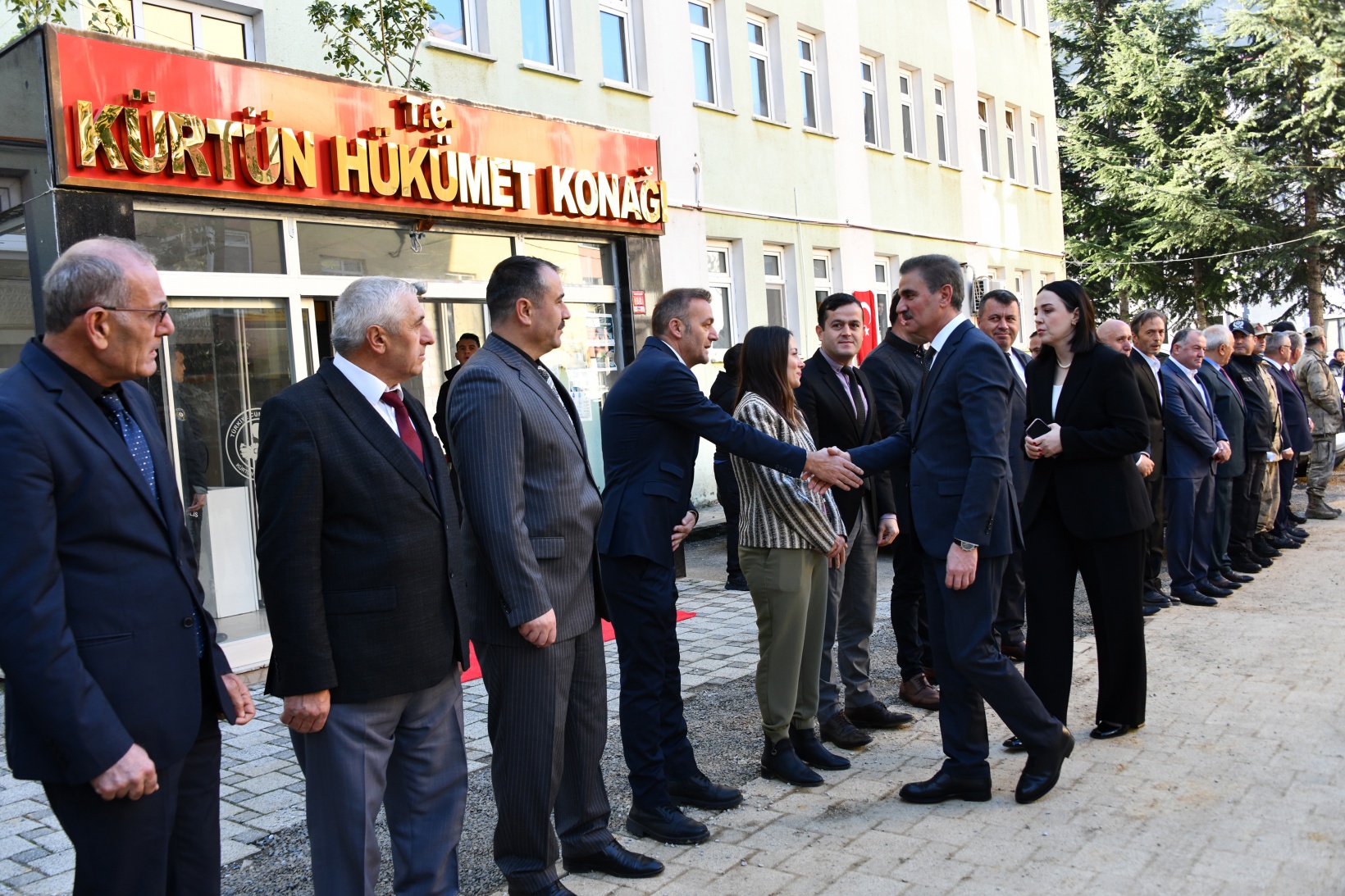 Vali Baruş Kürtün ilçesinde incelemelerde bulundu 42