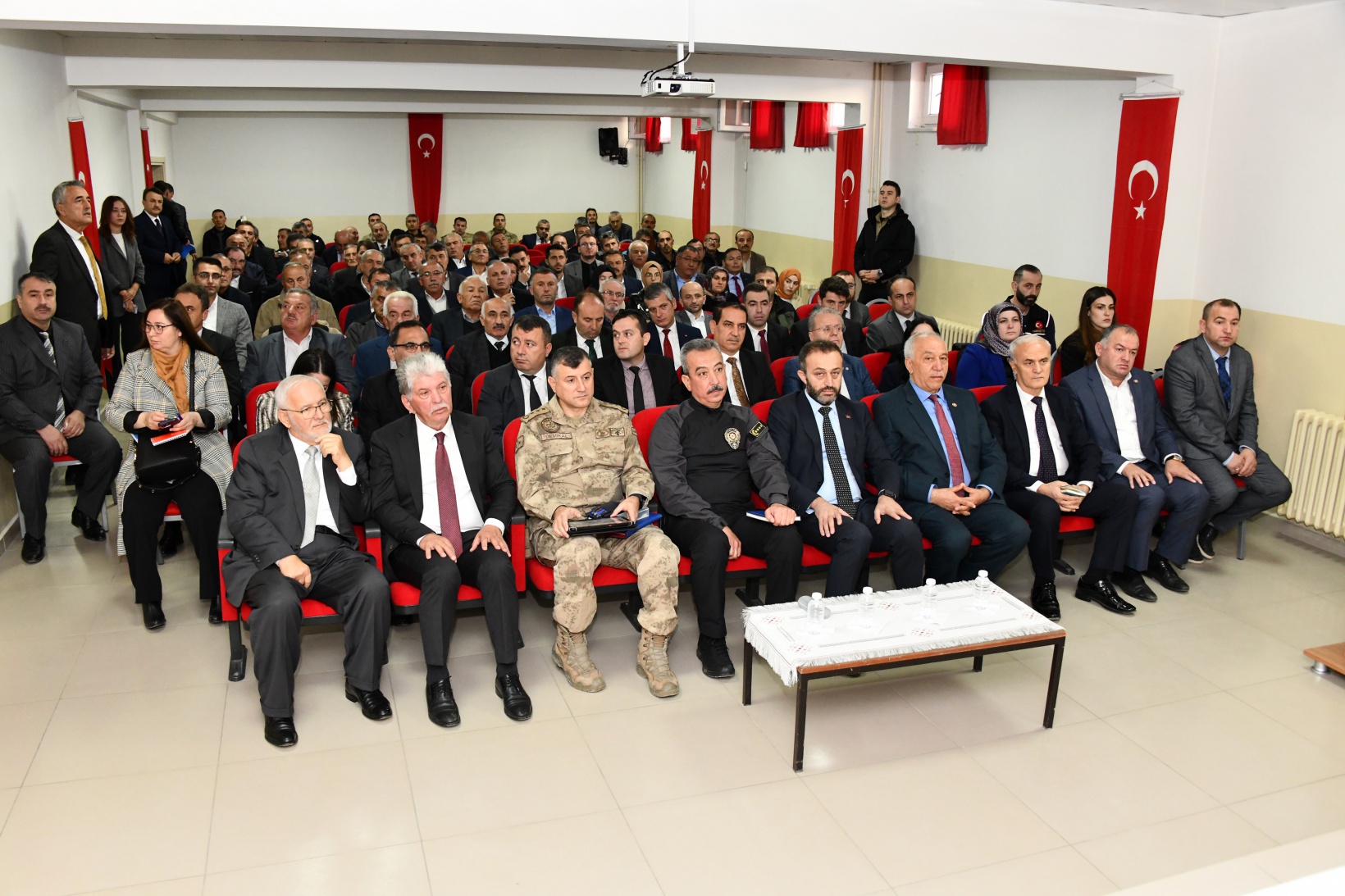 Vali Baruş Kürtün ilçesinde incelemelerde bulundu 12