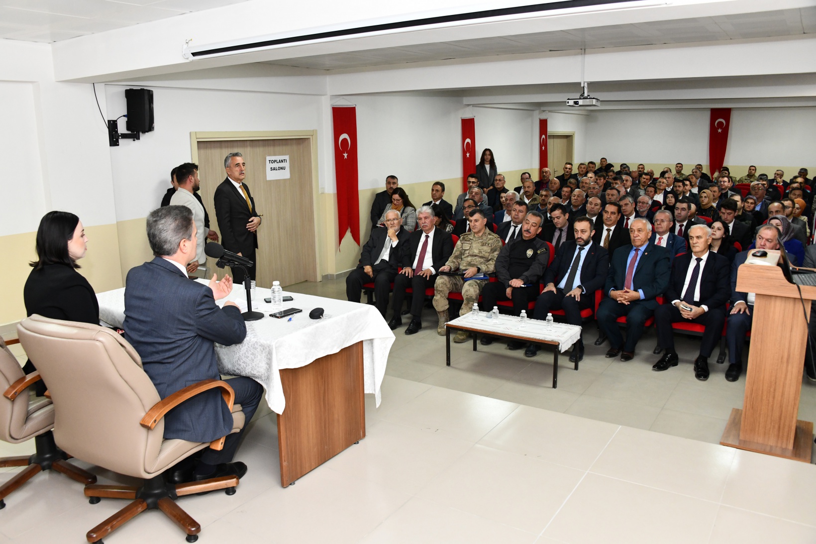 Vali Baruş Kürtün ilçesinde incelemelerde bulundu 32