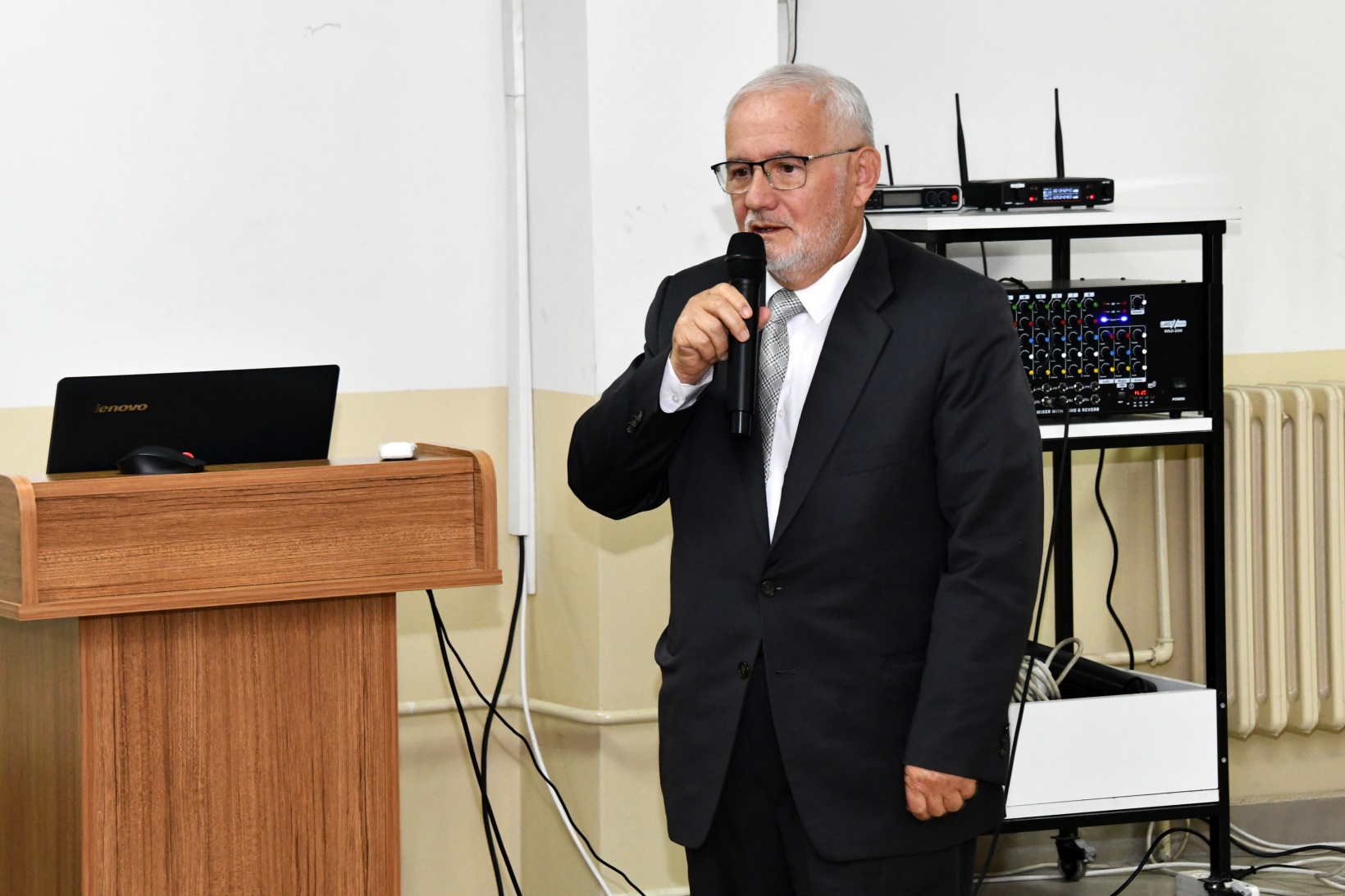 Vali Baruş Kürtün ilçesinde incelemelerde bulundu 67