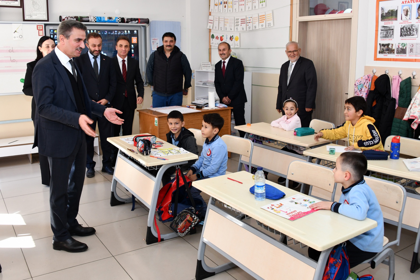 Vali Baruş Kürtün ilçesinde incelemelerde bulundu 11