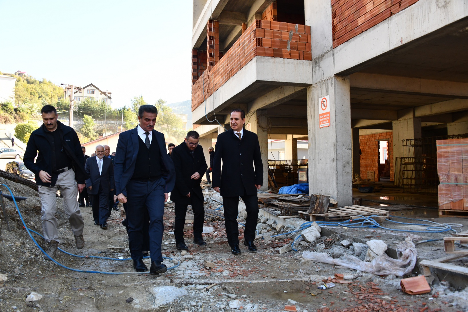 Vali Baruş Kürtün ilçesinde incelemelerde bulundu 40