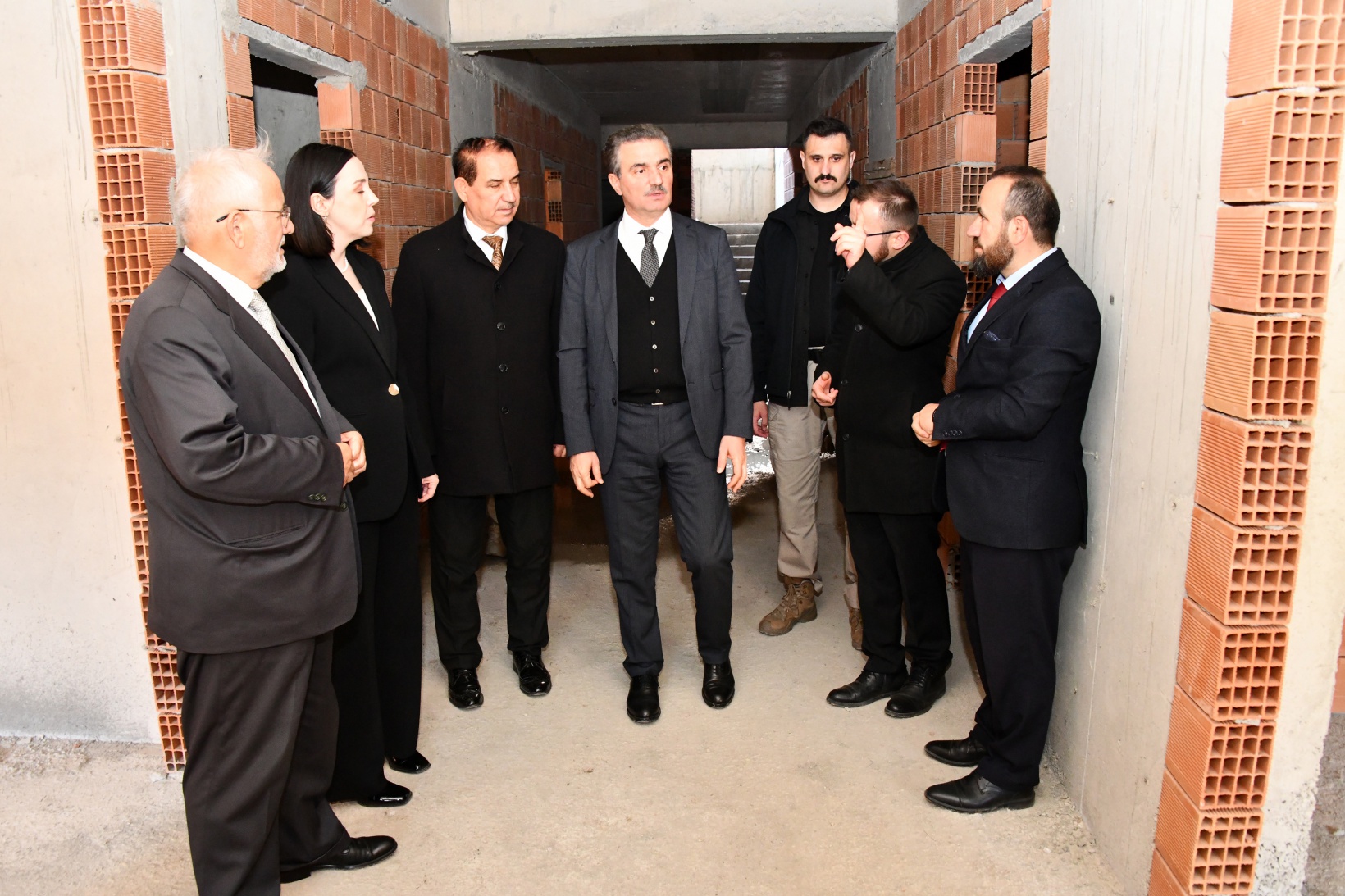 Vali Baruş Kürtün ilçesinde incelemelerde bulundu 58