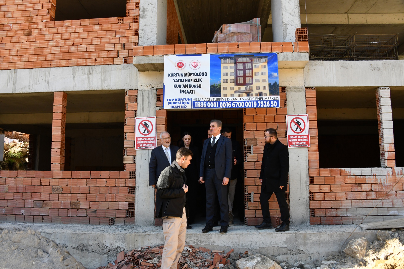 Vali Baruş Kürtün ilçesinde incelemelerde bulundu 28