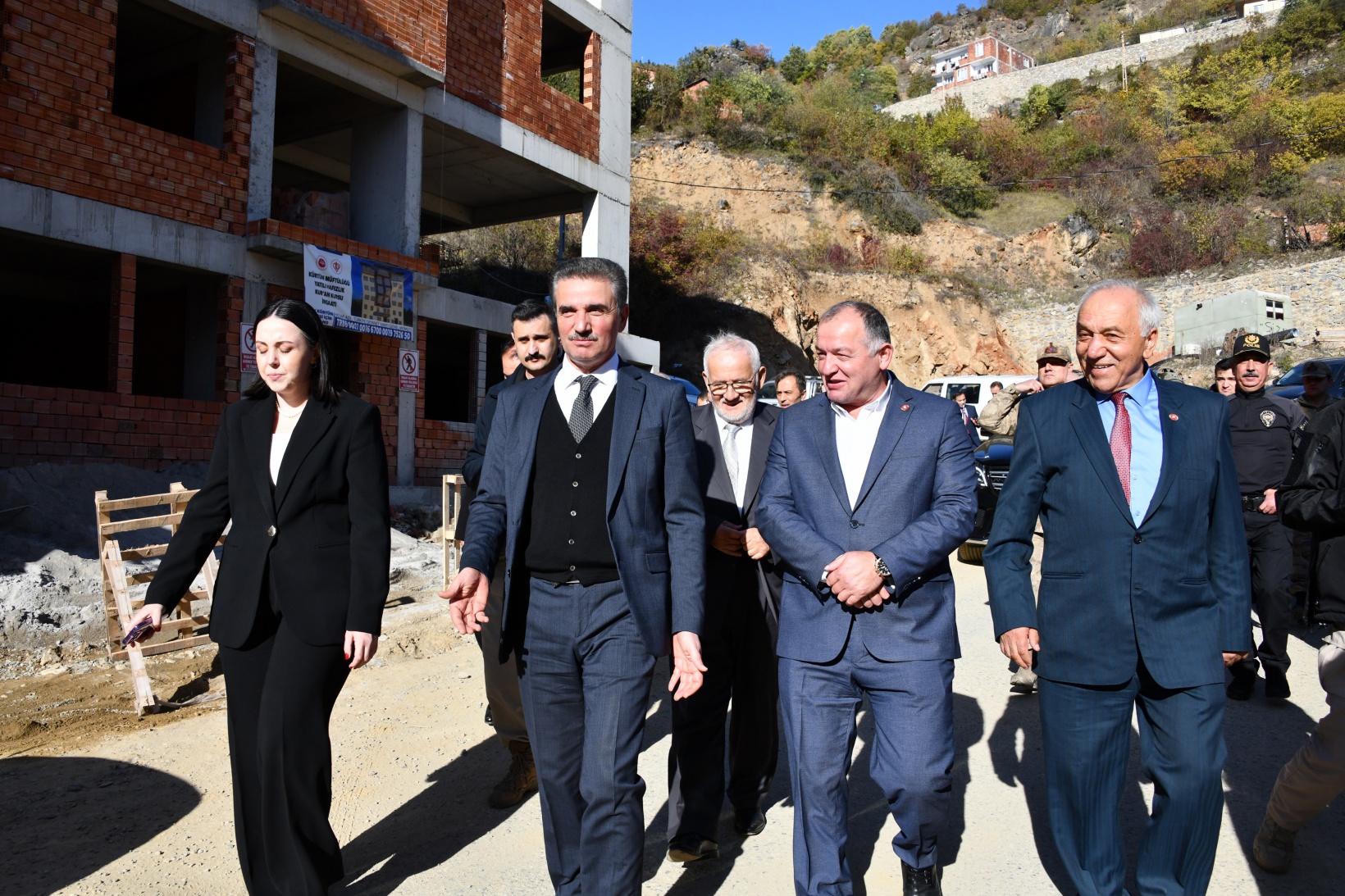 Vali Baruş Kürtün ilçesinde incelemelerde bulundu 57