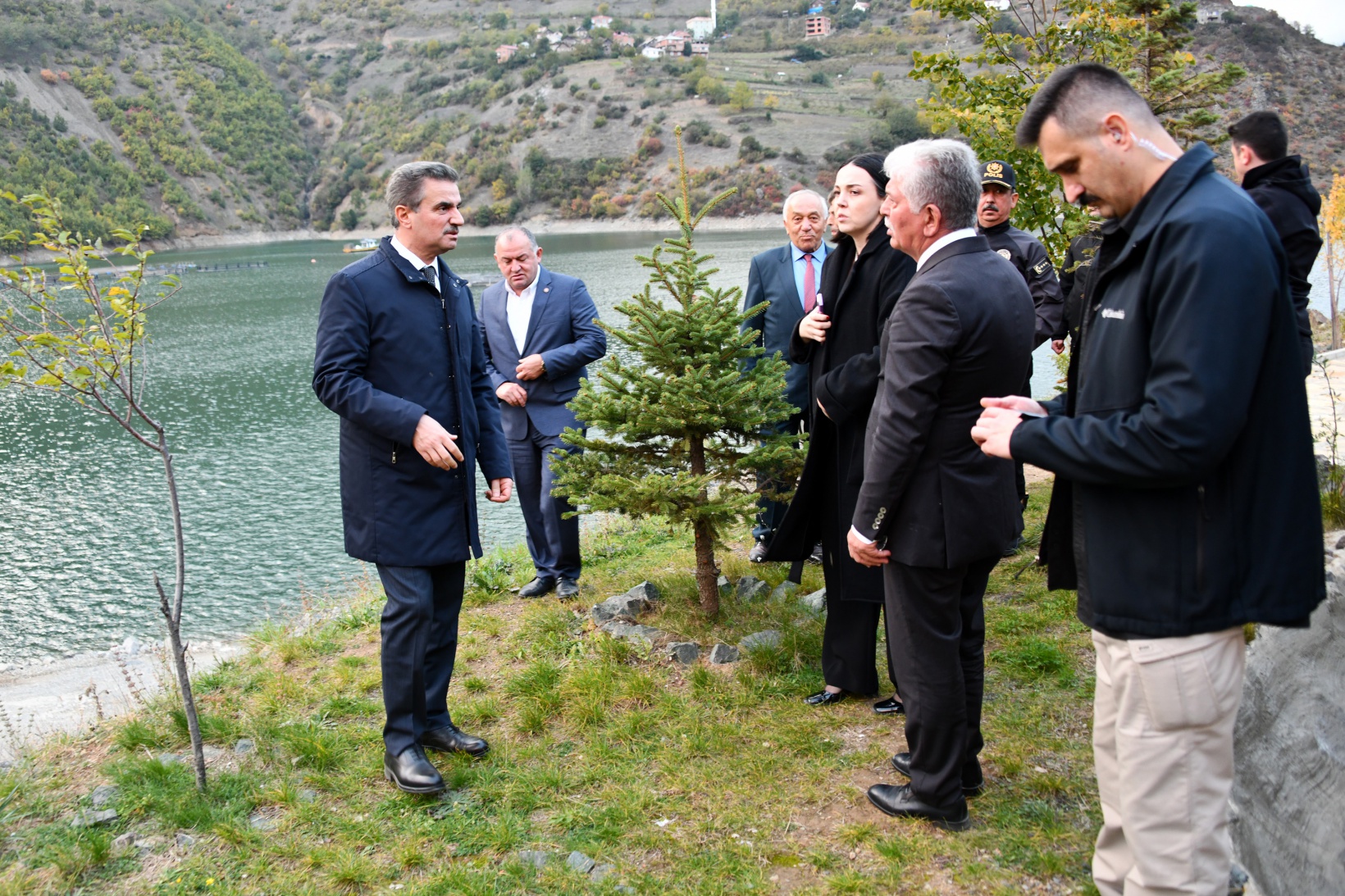 Vali Baruş Kürtün ilçesinde incelemelerde bulundu 73