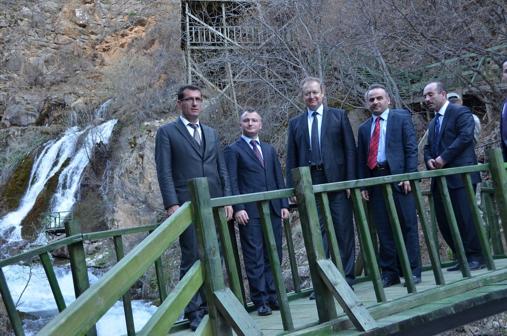 Vali Yavuz Şiran’da 24