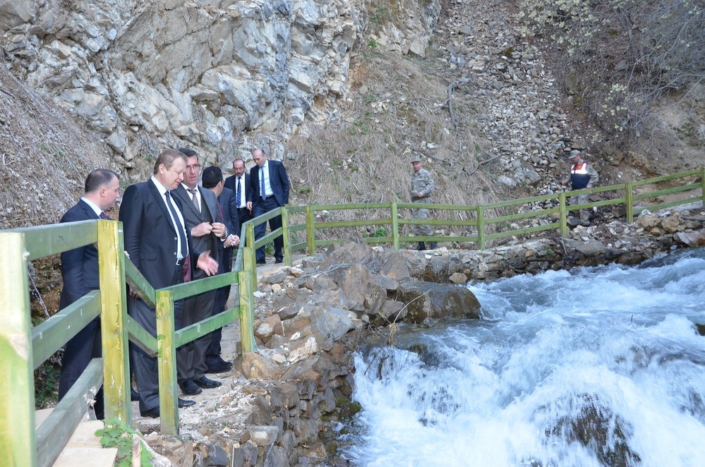 Vali Yavuz Şiran’da 25