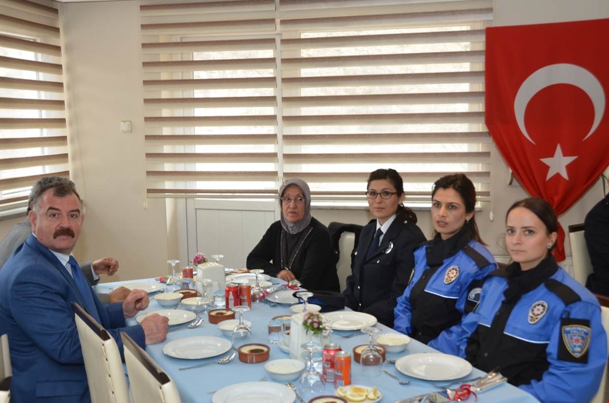 Şehit aileleri ve gaziler onuruna yemek 1