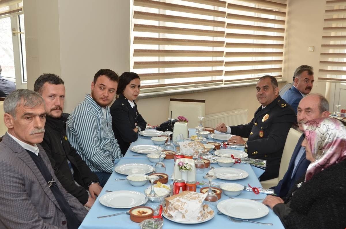 Şehit aileleri ve gaziler onuruna yemek 4