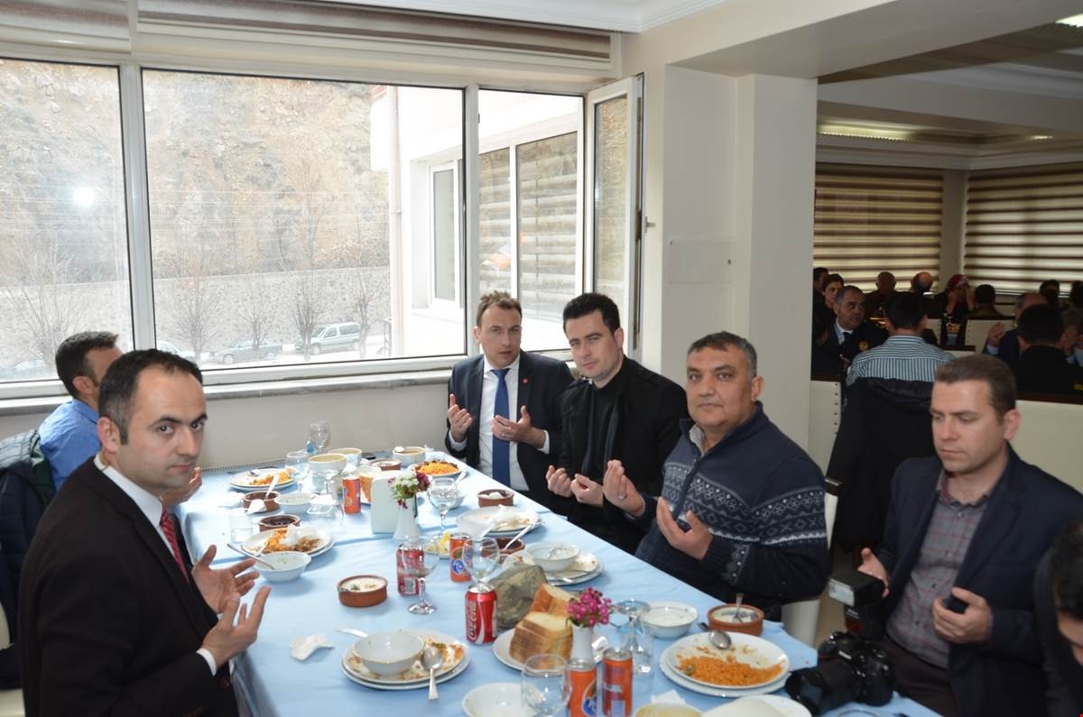 Şehit aileleri ve gaziler onuruna yemek 8