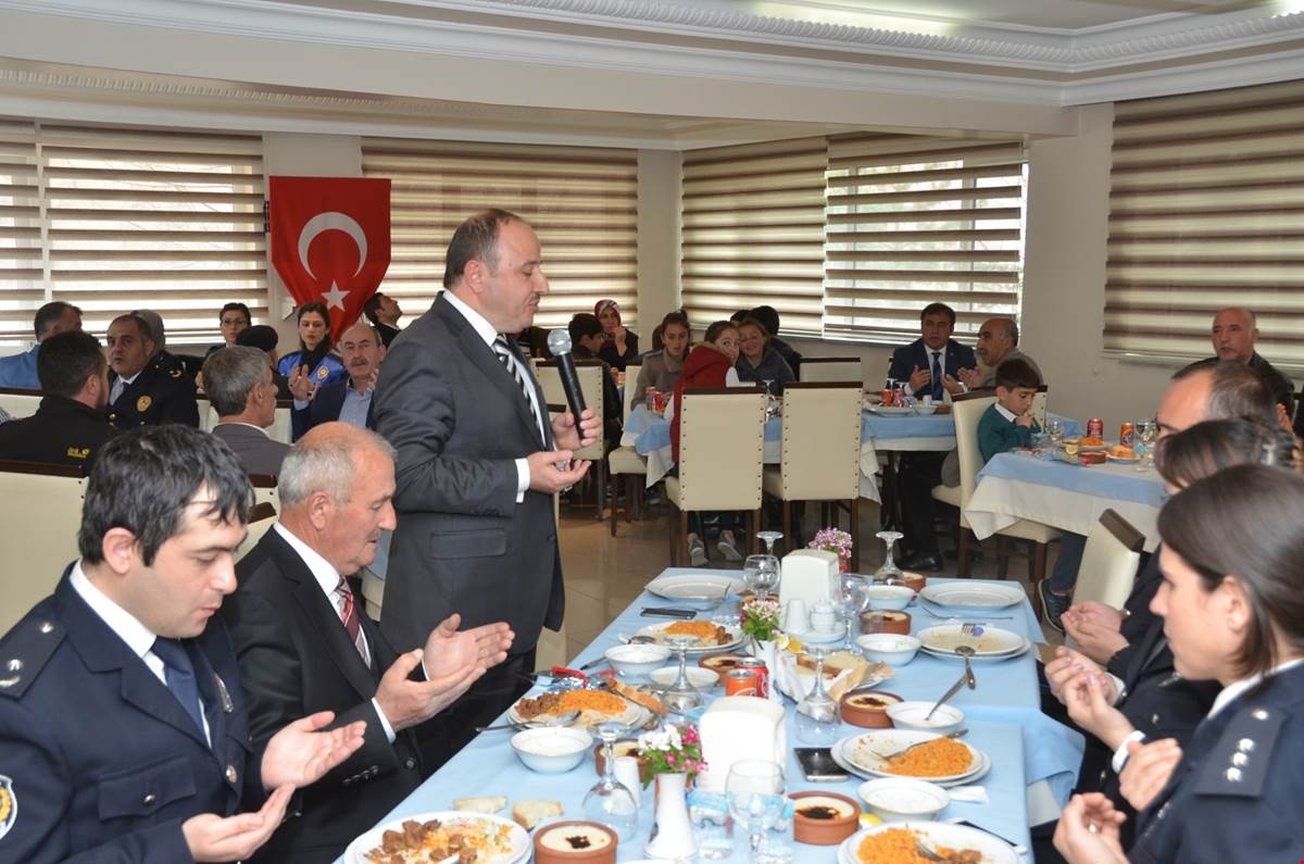 Şehit aileleri ve gaziler onuruna yemek 7