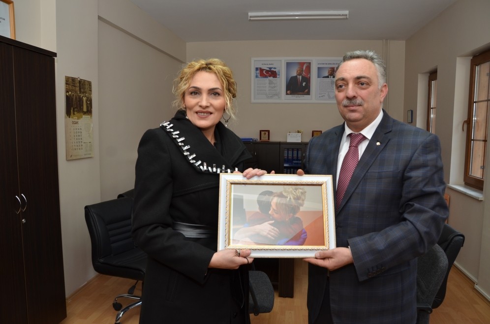 Bayan Yavuz’dan İşitme Engelliler Derneği ve özel öğrencilere ziyaret 6