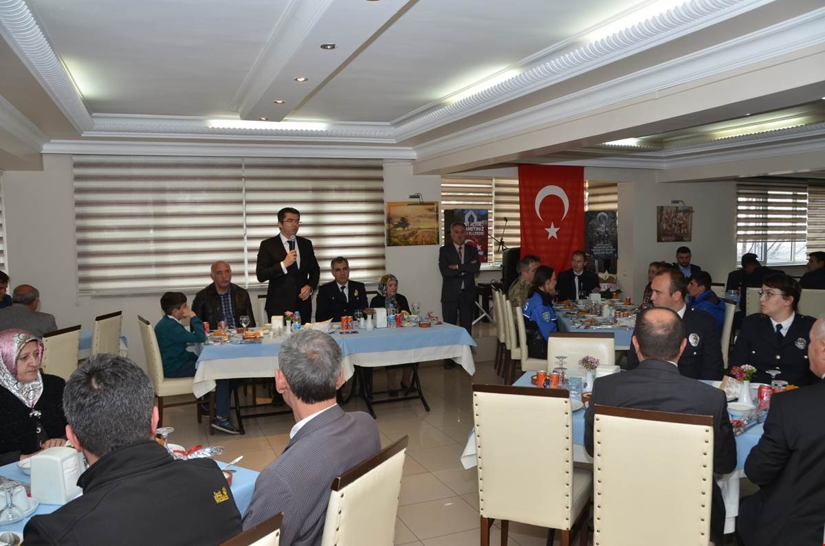 Şehit aileleri ve gaziler onuruna yemek 9