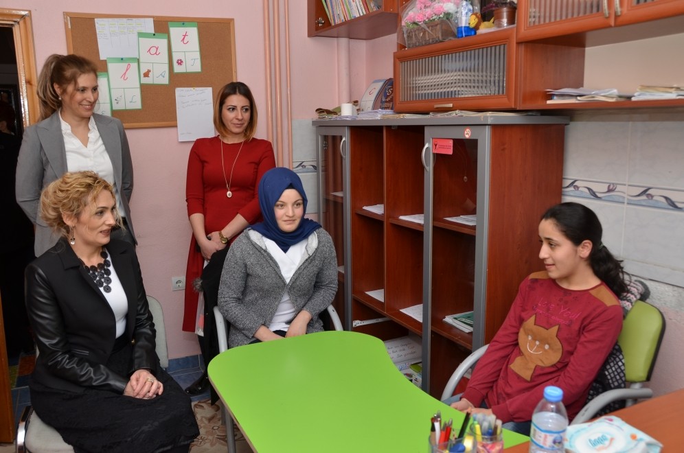 Bayan Yavuz’dan İşitme Engelliler Derneği ve özel öğrencilere ziyaret 8