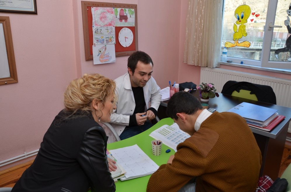 Bayan Yavuz’dan İşitme Engelliler Derneği ve özel öğrencilere ziyaret 10