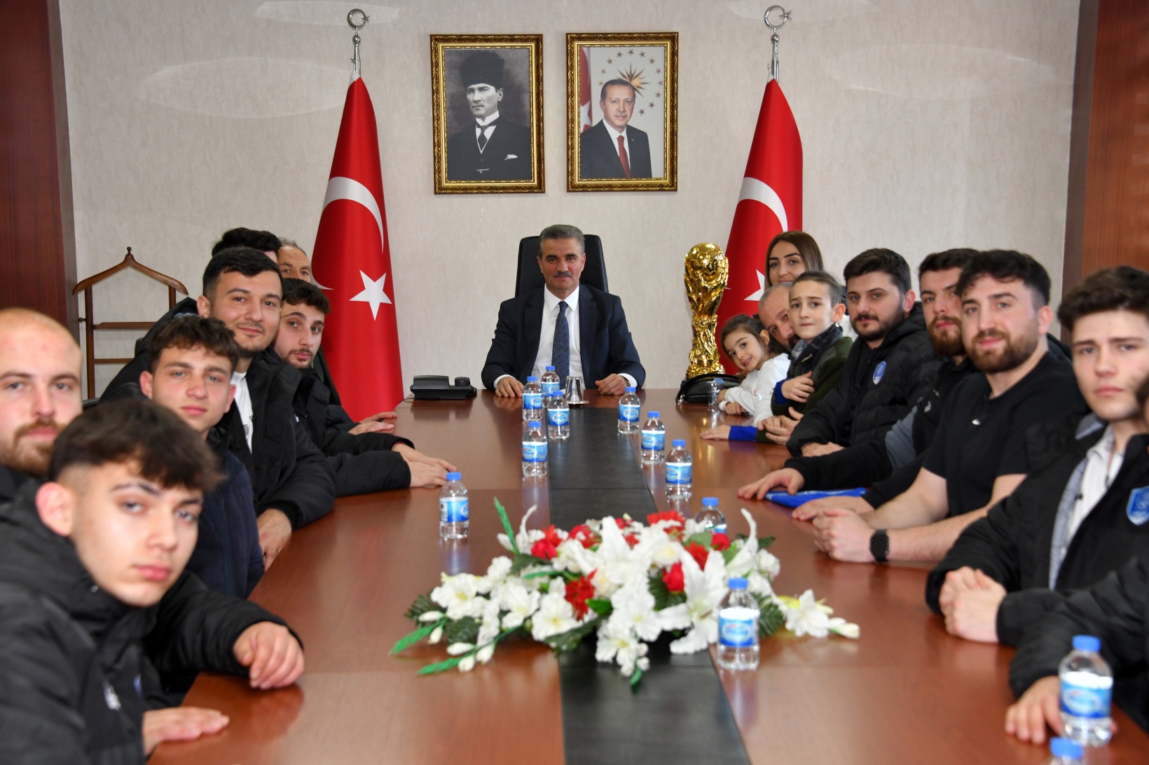 Vali Baruş, şampiyon takımı kabul etti 1