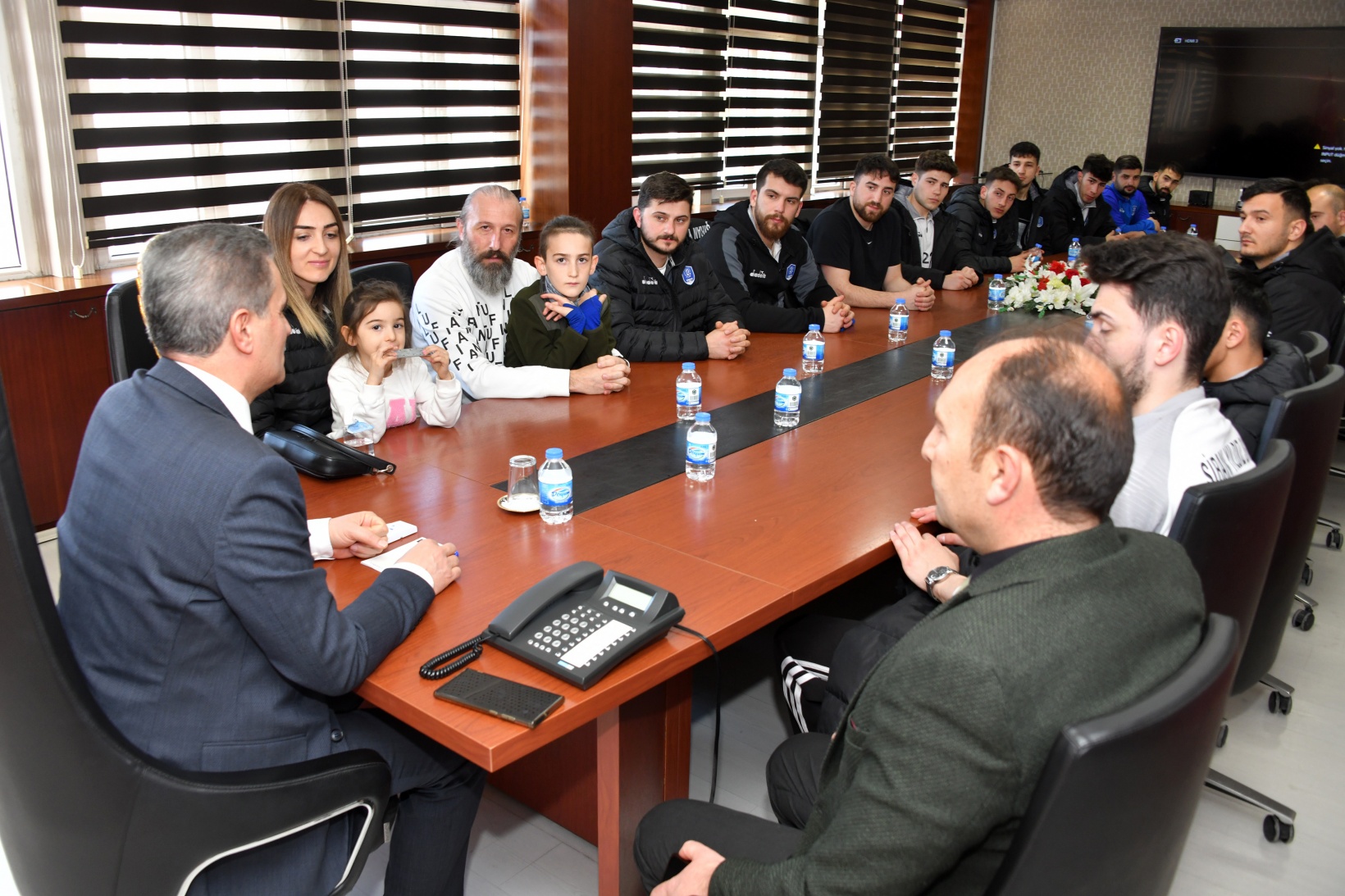 Vali Baruş, şampiyon takımı kabul etti 9