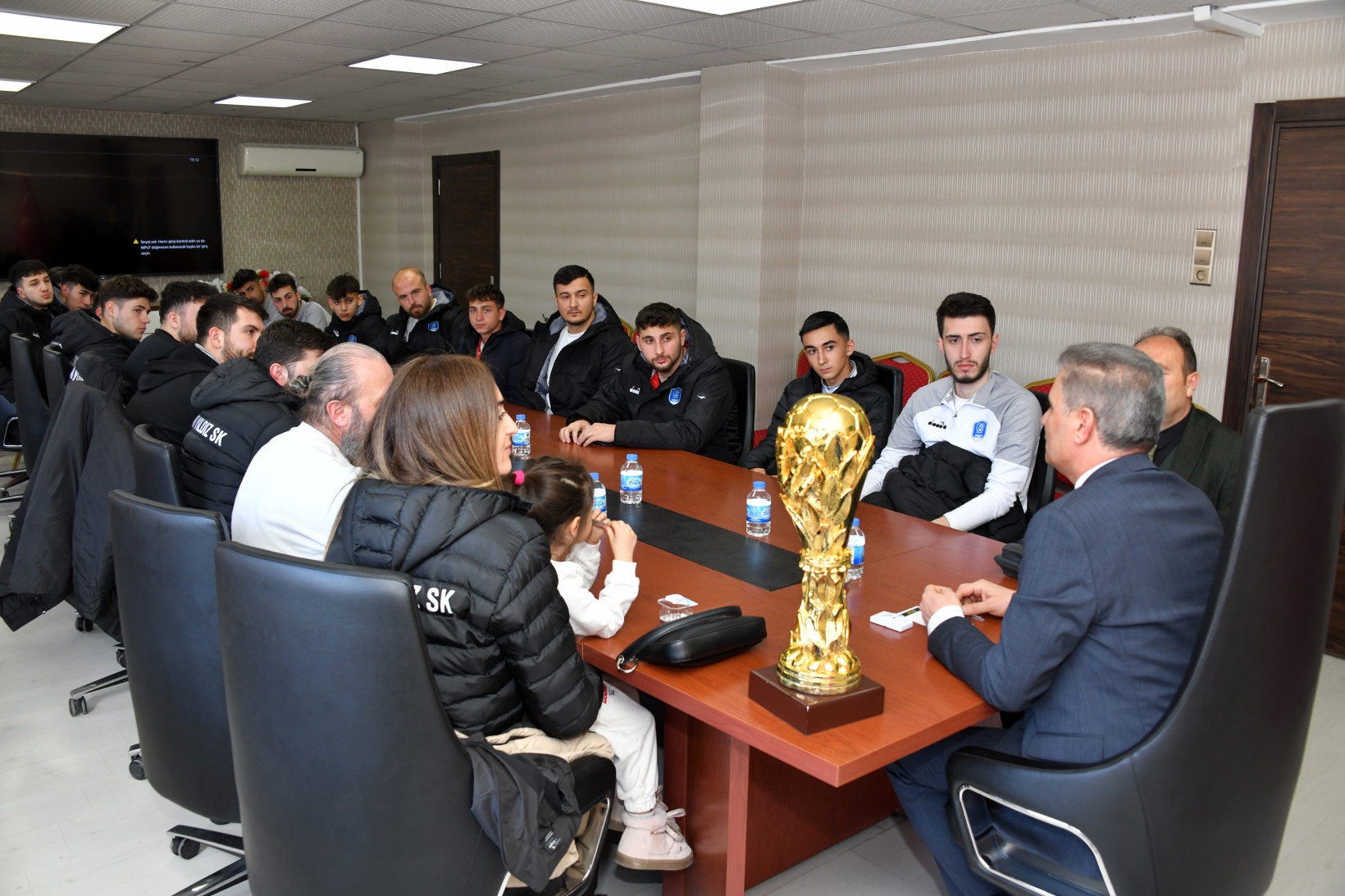 Vali Baruş, şampiyon takımı kabul etti 5