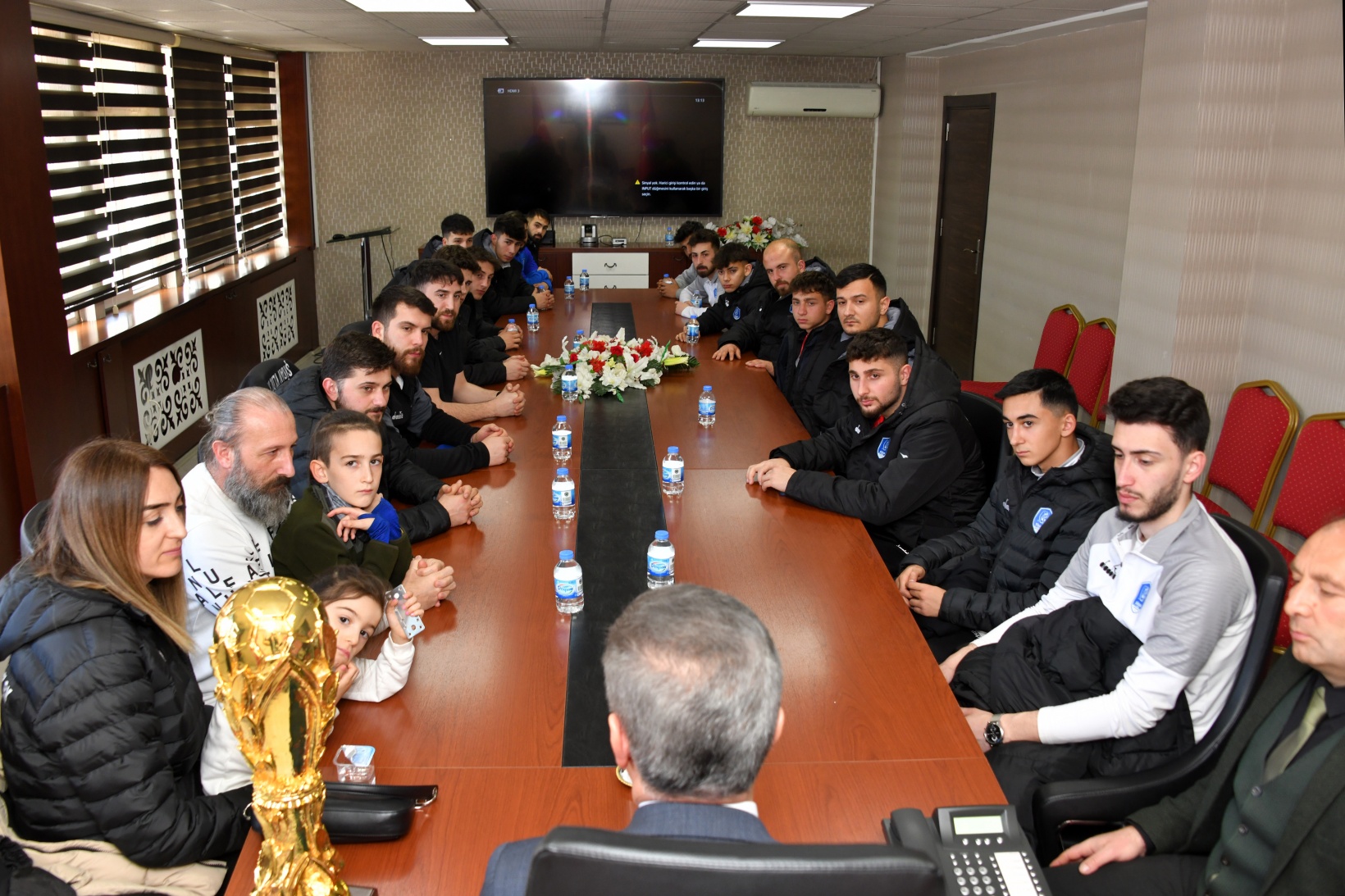 Vali Baruş, şampiyon takımı kabul etti 8