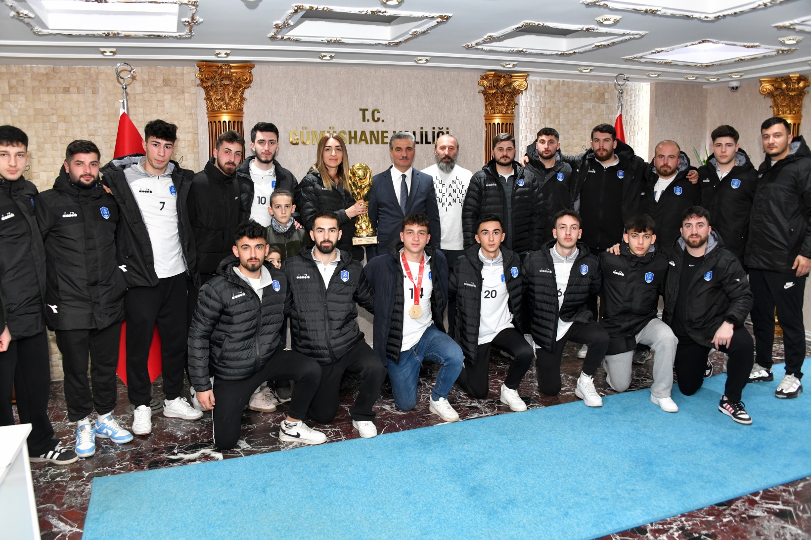 Vali Baruş, şampiyon takımı kabul etti 7