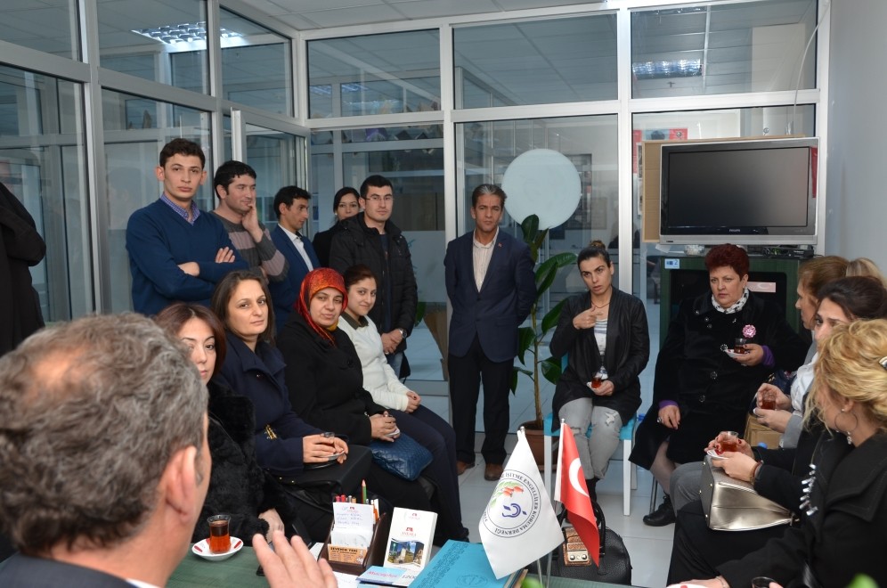 Bayan Yavuz’dan İşitme Engelliler Derneği ve özel öğrencilere ziyaret 14