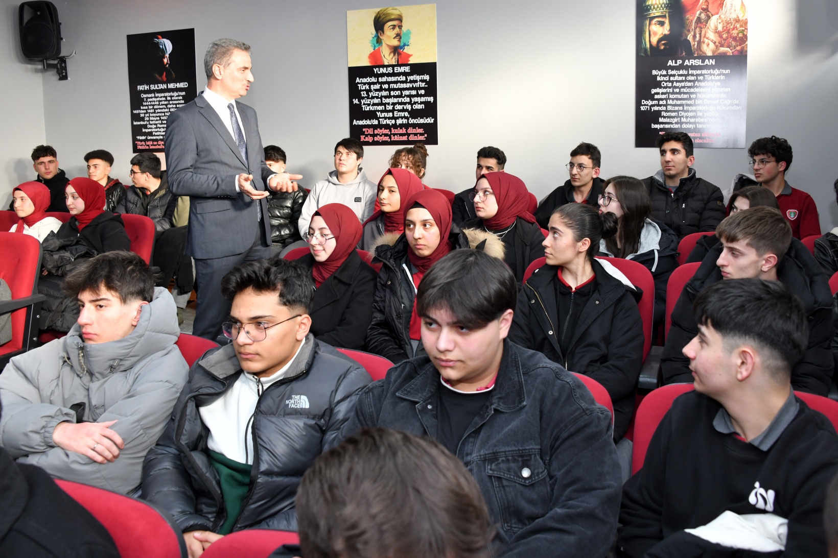 Vali Baruş, Kelkit’te öğrencilerle buluştu 4