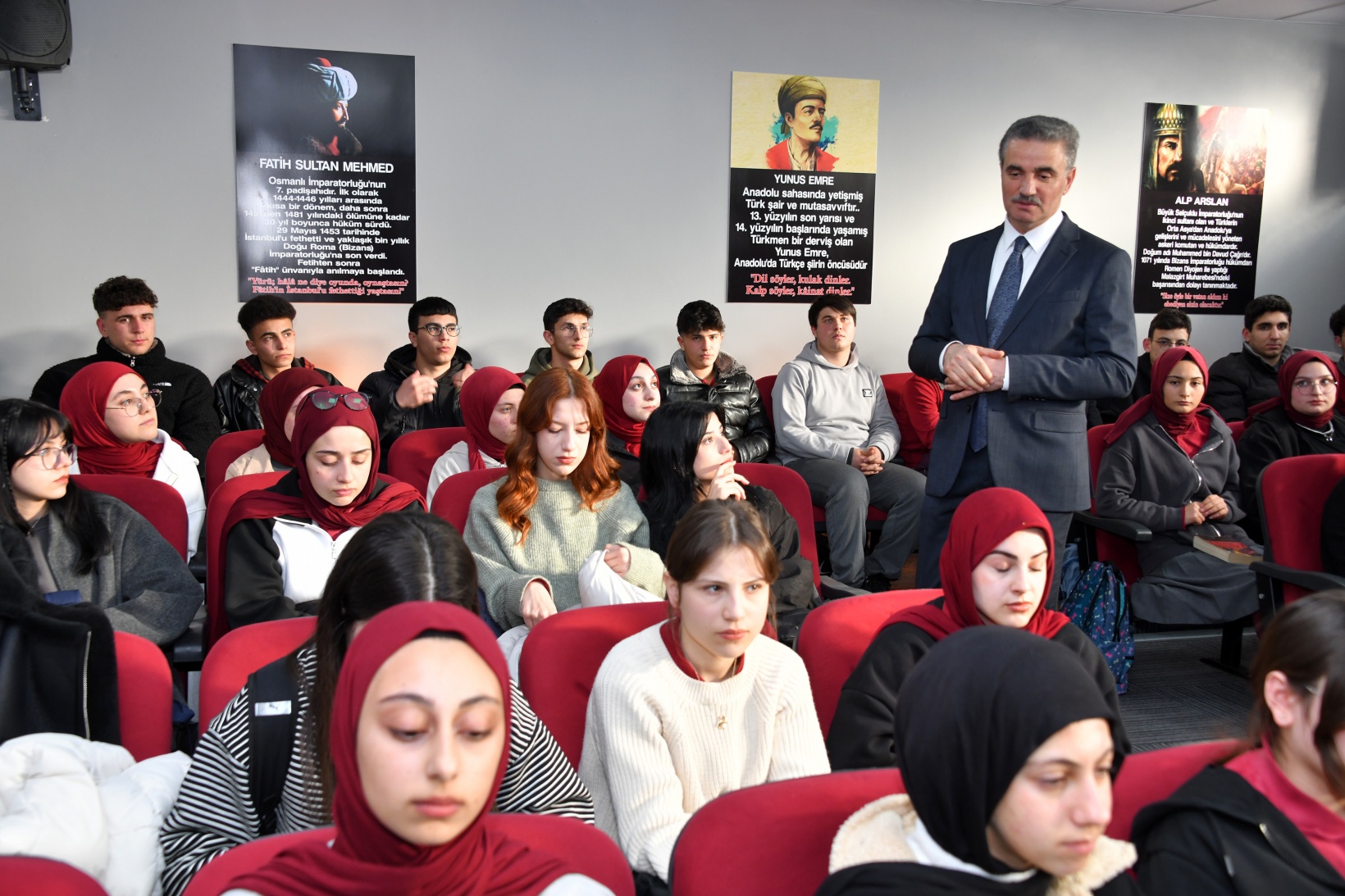 Vali Baruş, Kelkit’te öğrencilerle buluştu 13