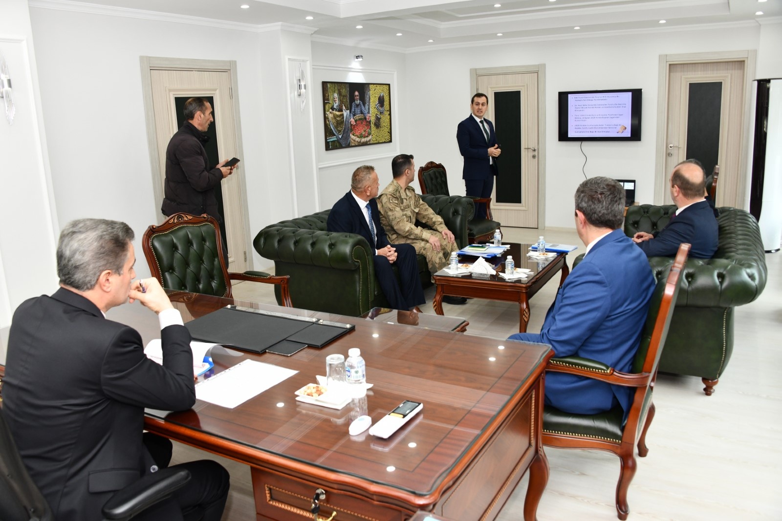 Vali Baruş Torul’da incelemelerde bulundu 54