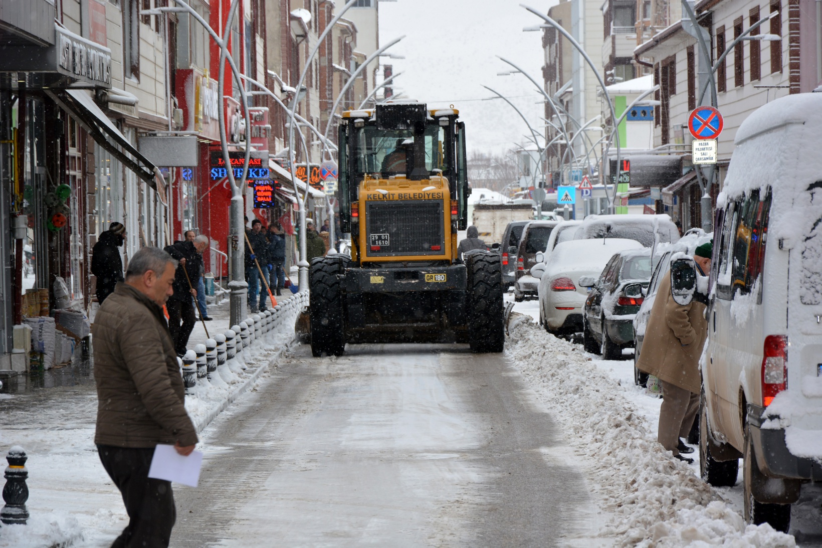 Kelkit Belediyesinden hummalı karla mücadele çalışması 3