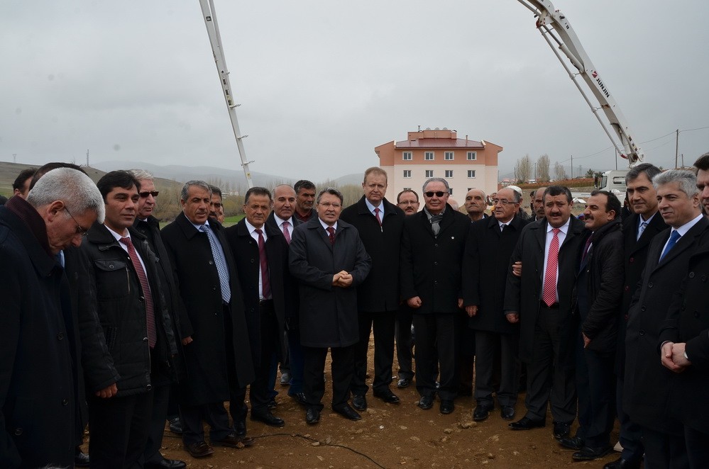 Köse İrfan Can Meslek Yüksek Okulu öğrenci yurdunun temeli atıldı 12