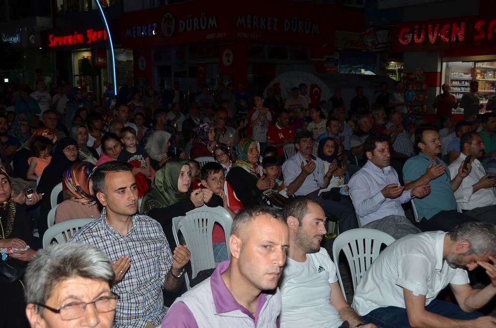 Gümüşhane ‘Demokrasi Nöbeti’ne Devam Ediyor 8