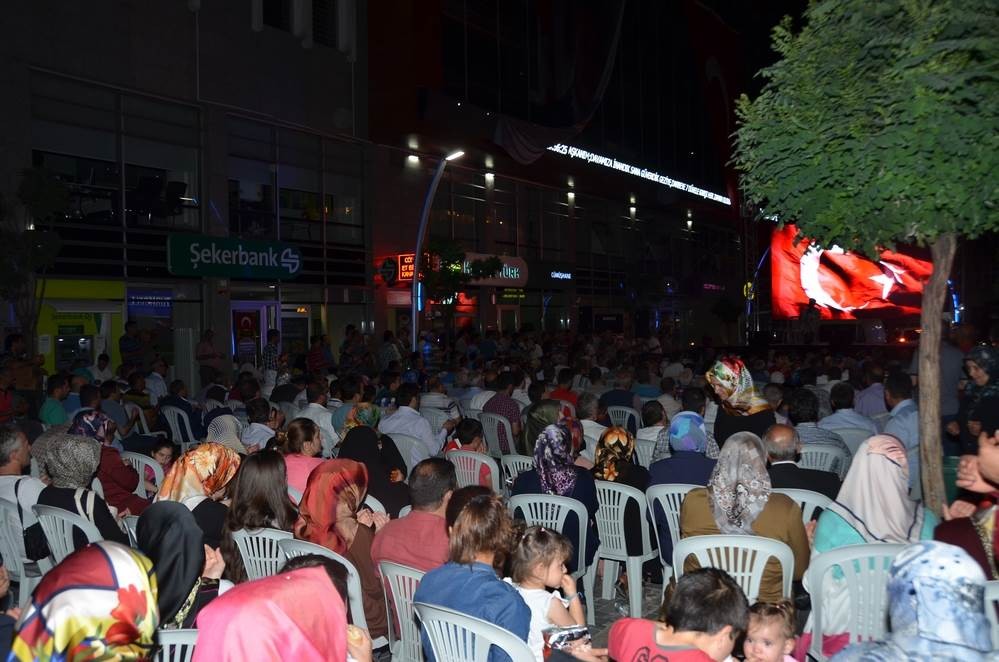 Gümüşhane ‘Demokrasi Nöbeti’ne Devam Ediyor 9