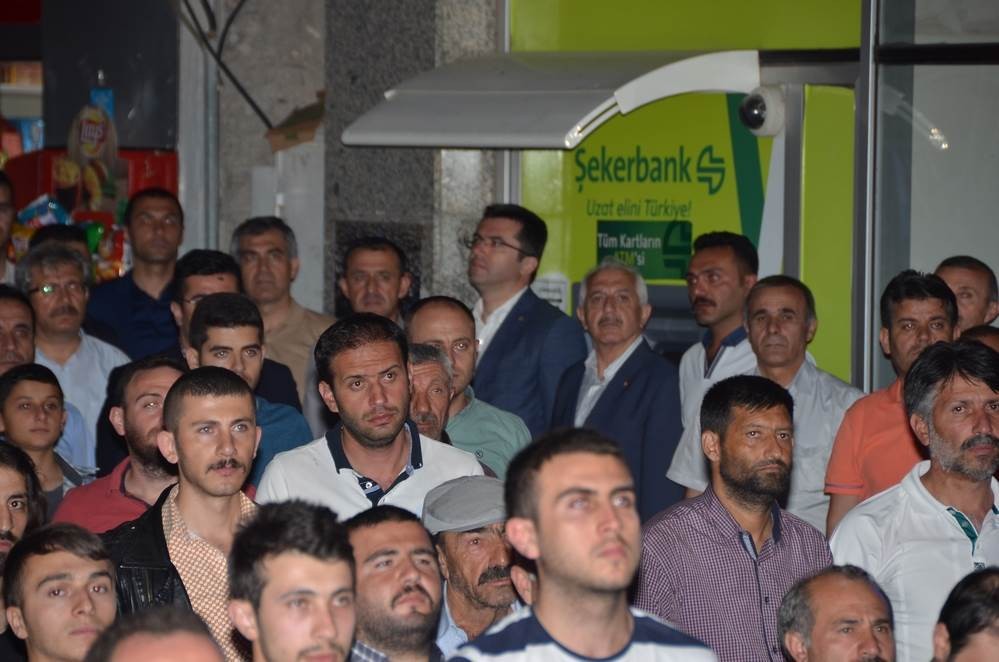 Gümüşhane ‘Demokrasi Nöbeti’ne Devam Ediyor 12