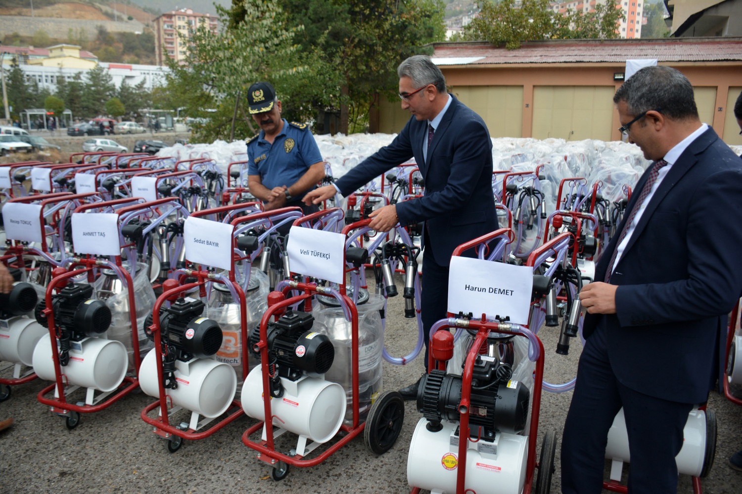 Gümüşhane’de üreticilere 180 adet süt sağım makinesi dağıtıldı 5