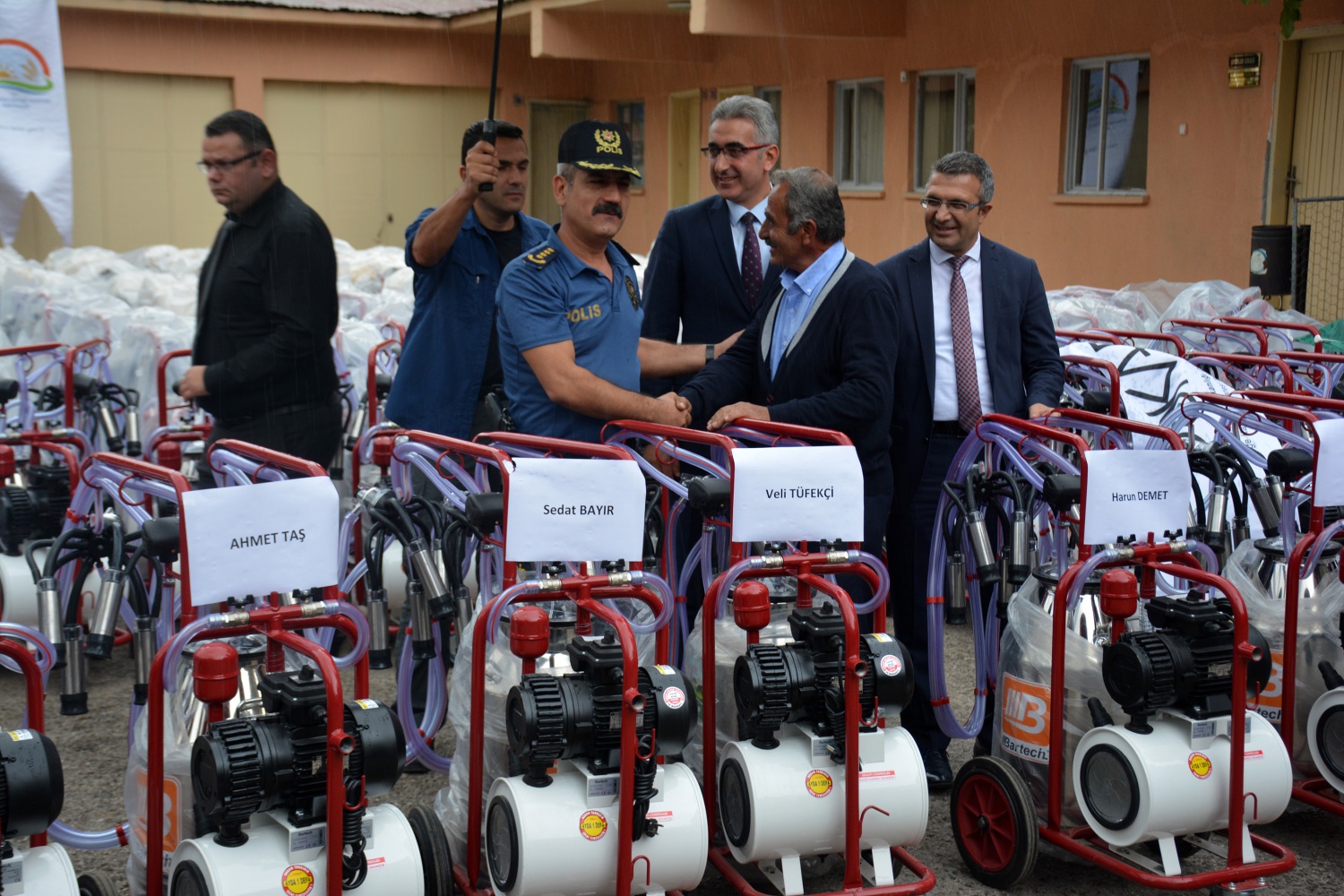 Gümüşhane’de üreticilere 180 adet süt sağım makinesi dağıtıldı 7