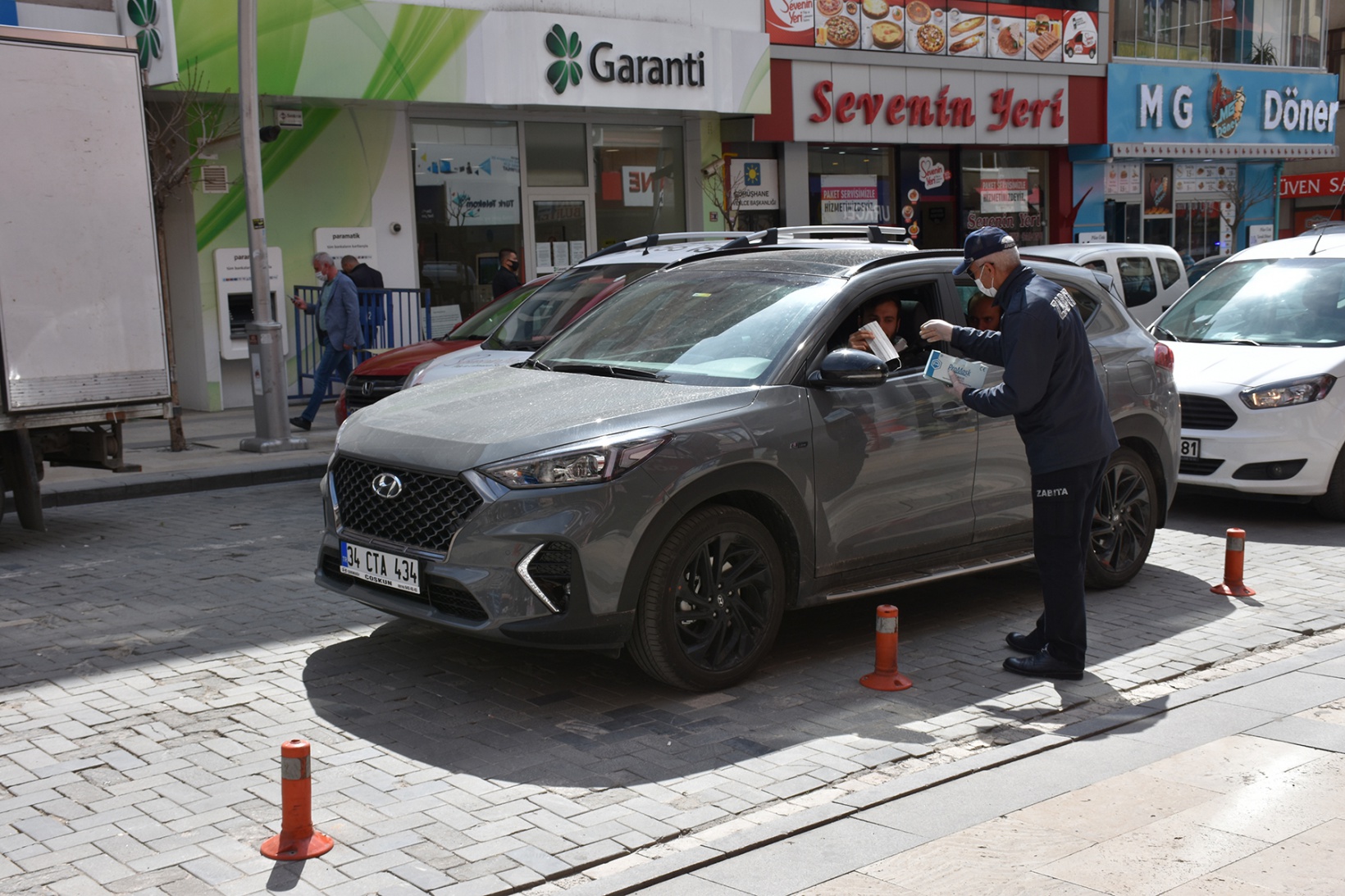Gümüşhane Belediyesi vatandaşlara maske dağıttı 5