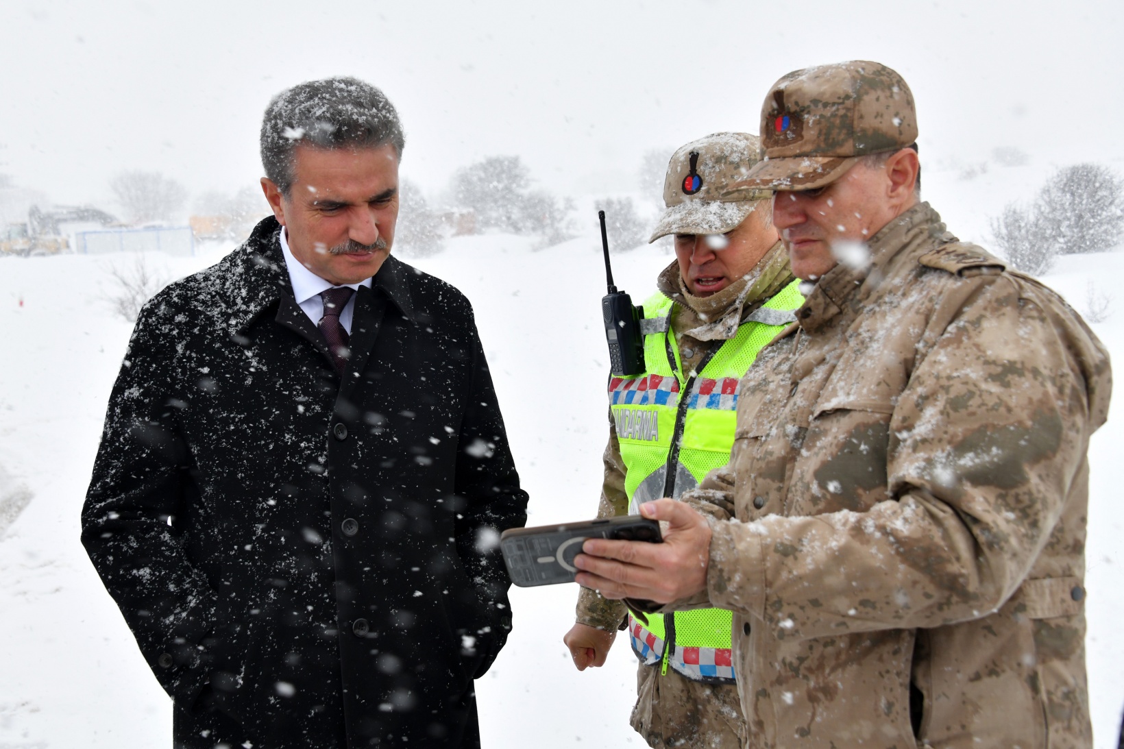 Vali Baruş, yol tedbirlerini yerinde inceledi 1