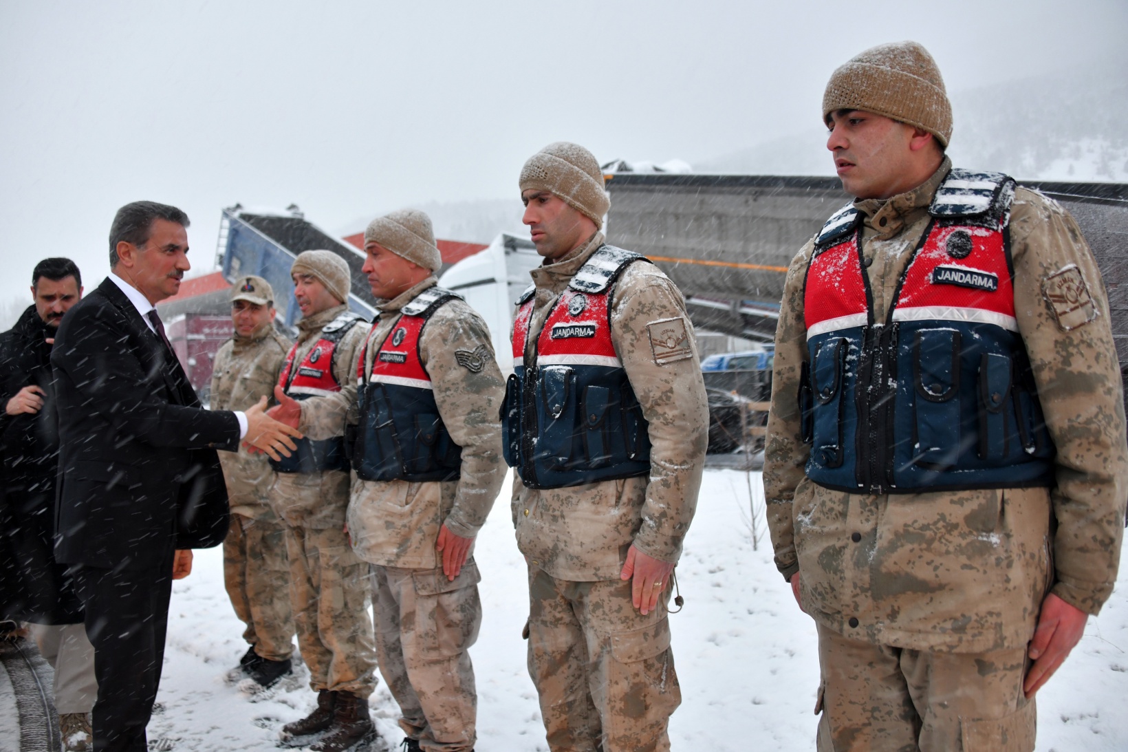 Vali Baruş, yol tedbirlerini yerinde inceledi 3